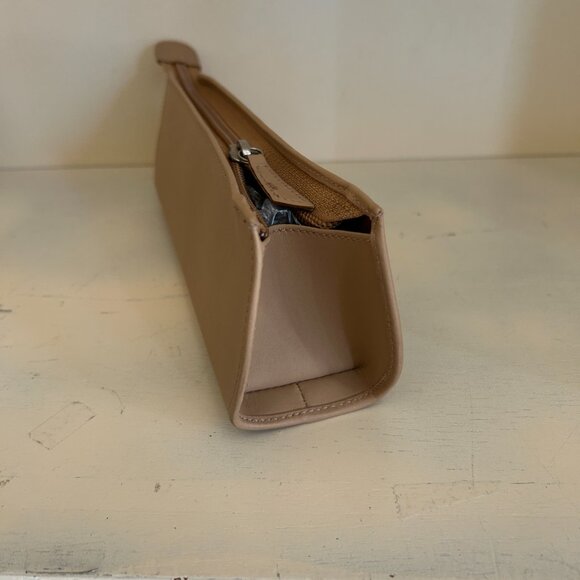 【9.28】#4 Preowned Value $300 Ferragamo Pouch - Picture 4 of 8